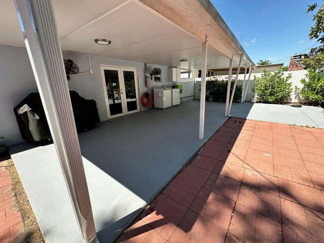 Building Photo - 2300 SW 43rd Terrace