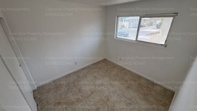 Building Photo - 2 bedroom 1.5 bathroom townhome (Move In Special Available OAC)