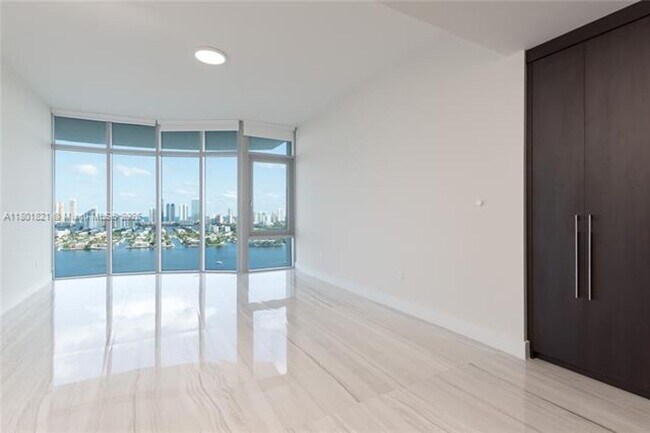 Building Photo - 17111 Biscayne Blvd