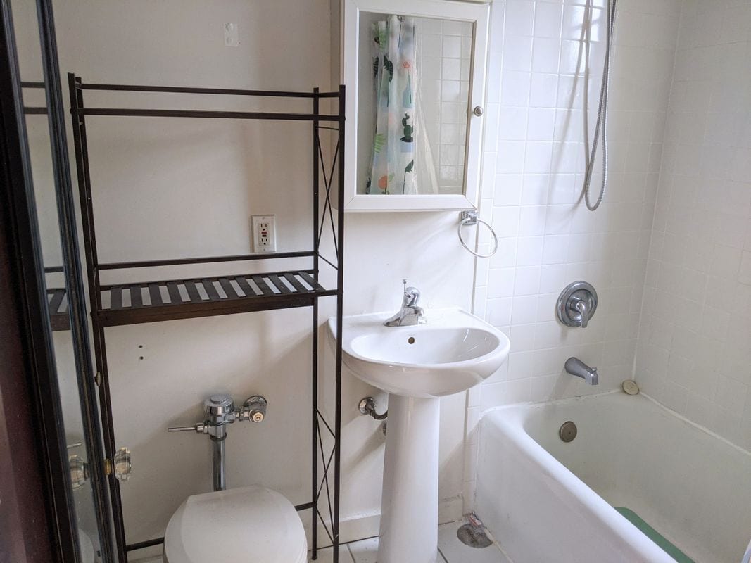 Building Photo - 1452 Oak Ave