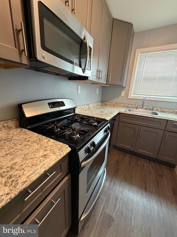 Building Photo - 924 7th St