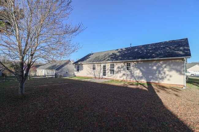 Building Photo - (Coming Soon) Charming 3 Bedroom Ranch in ...
