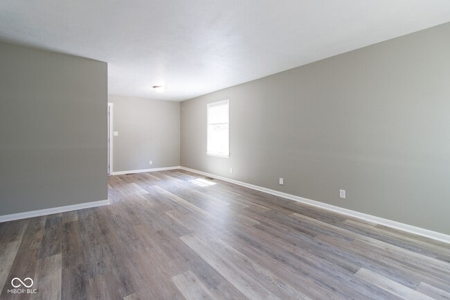 Building Photo - 432 Woodview Dr