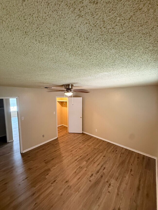 Building Photo - 106 Vieux Orleans Cir