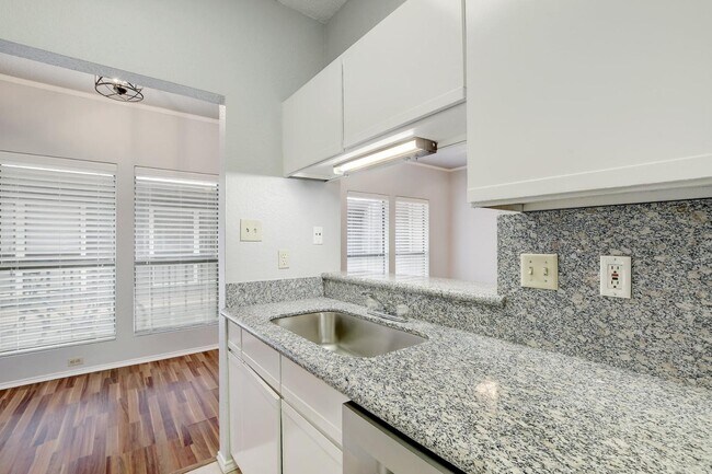 Building Photo - 2804 Rio Grande St