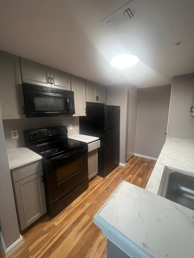Building Photo - 10421 Beacon Ridge Dr