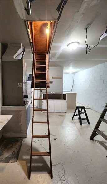 Building Photo - 2033 Quintilis Ct