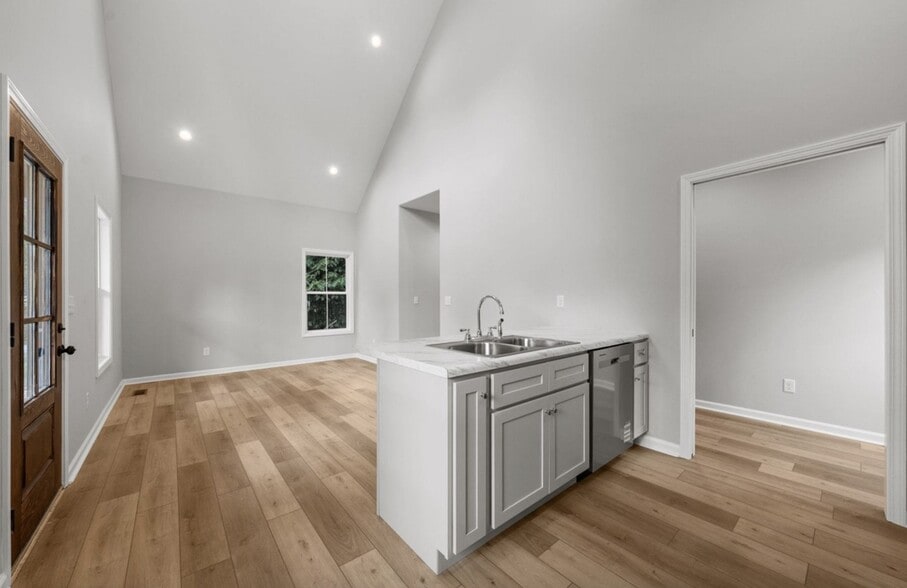 Building Photo - 609 Mayes Ln