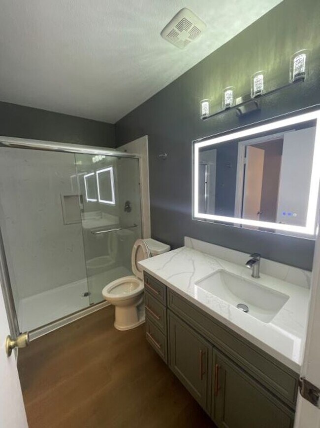 Building Photo - Completely remodeled condo in Union City has all the bells & whistles.