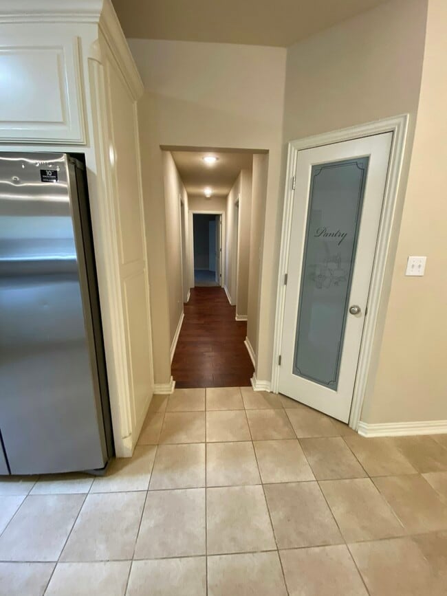 Building Photo - 1705 Carverly Dr