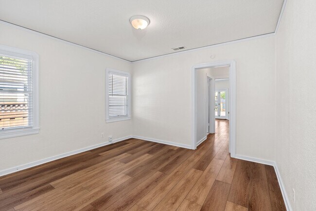 Building Photo - Downtown Napa 3 bed 2 bath single level home