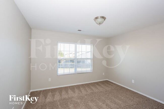 Building Photo - 1811 Rustic Barn Dr