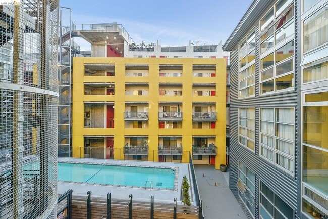 Building Photo - 311 Oak St