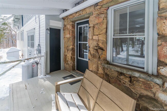 Building Photo - 4 Sengen Ln