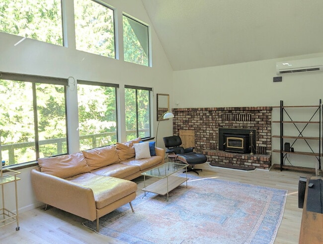 Building Photo - 3-Bed Retreat with Forest Abundance