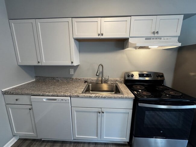 Building Photo - 2085 Cosmos Dr