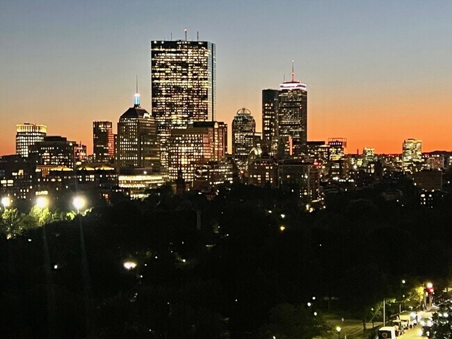 Building Photo - 21 Beacon St