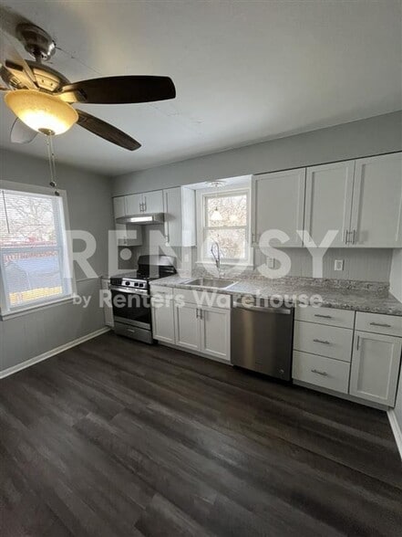 Building Photo - 9812 Balboa Dr