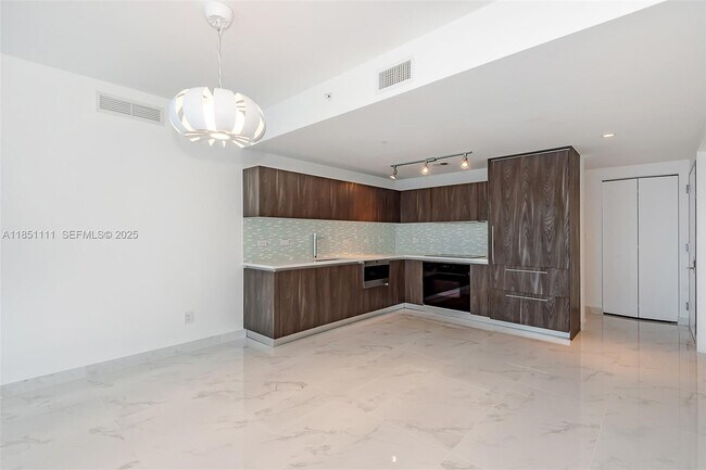 Building Photo - 3131 NE 7th Ave