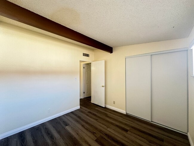 Building Photo - Washington & Jones