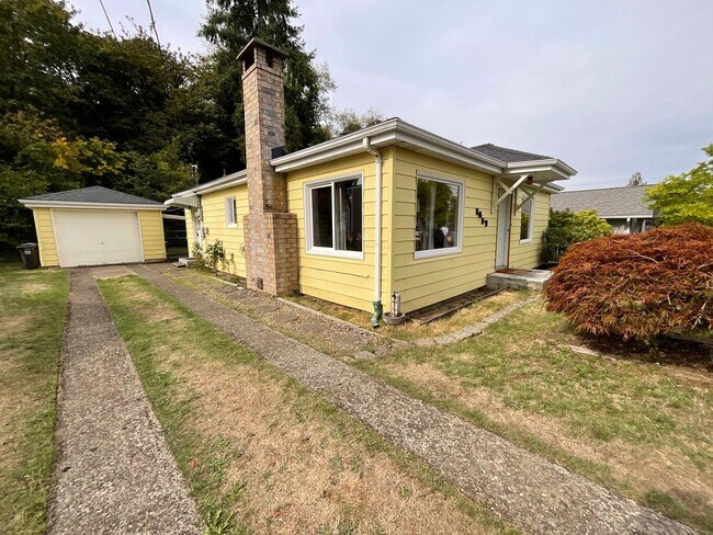 Building Photo - Great 2 Bedroom 1 Bath Home Near the Heart of Shelton