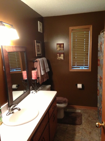 Building Photo - 874 Trails End Rd