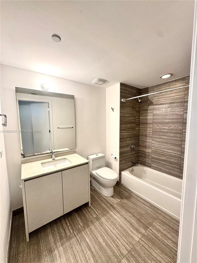 Building Photo - 1010 Brickell Ave