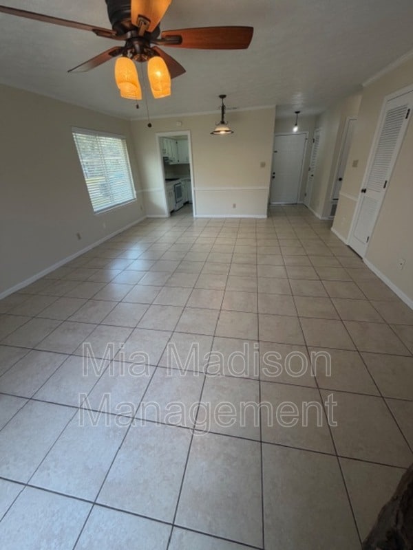 Building Photo - 11 Peach Ct