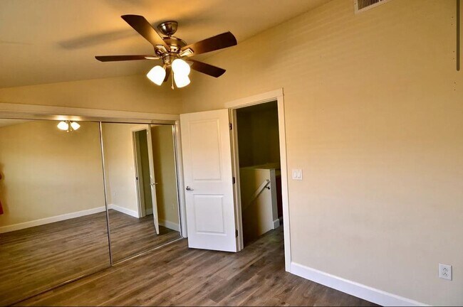 Building Photo - 201 Cahill Park Dr
