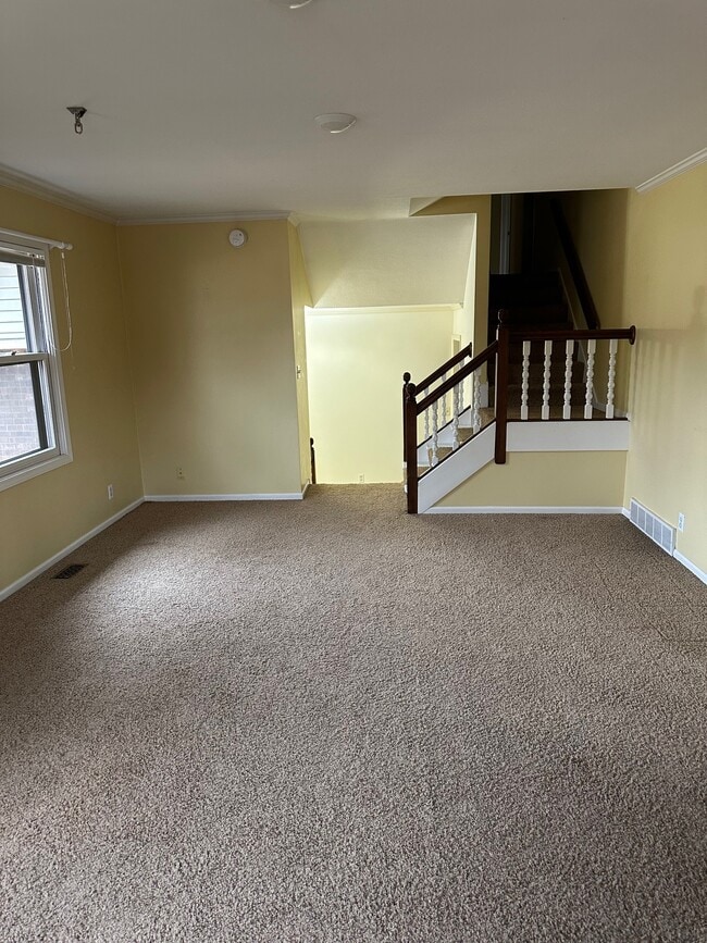 Building Photo - 776 Meadowbrook Ave