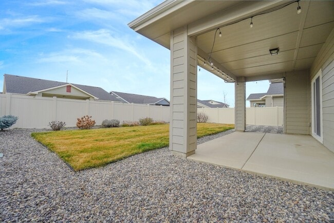 Building Photo - 5967 W Daphne Dr