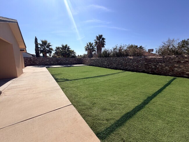 Building Photo - 5729 Saplinas Rd