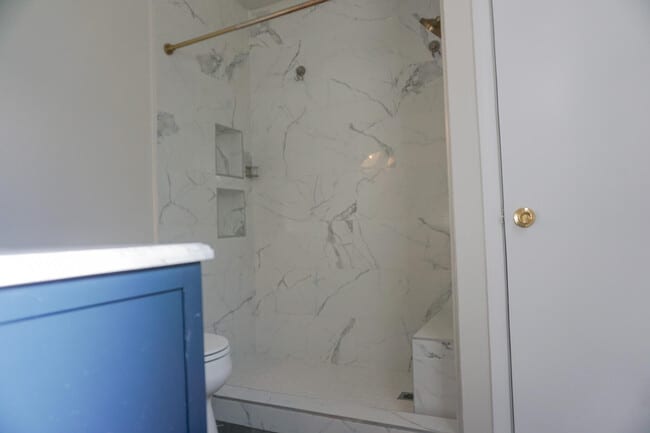 Building Photo - 6 Flora Cove