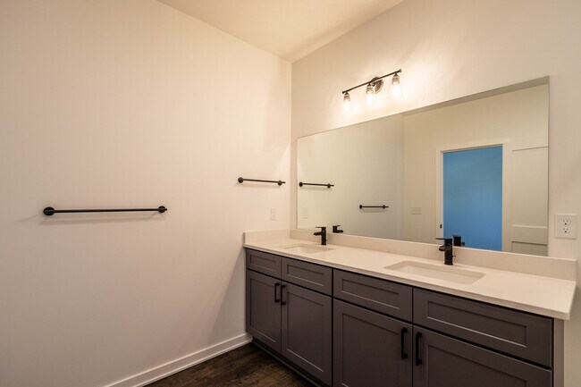 Building Photo - 1920 Edwards St