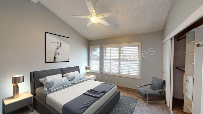 Building Photo - Beautiful 2 Bed/2.5 Bath Townhome