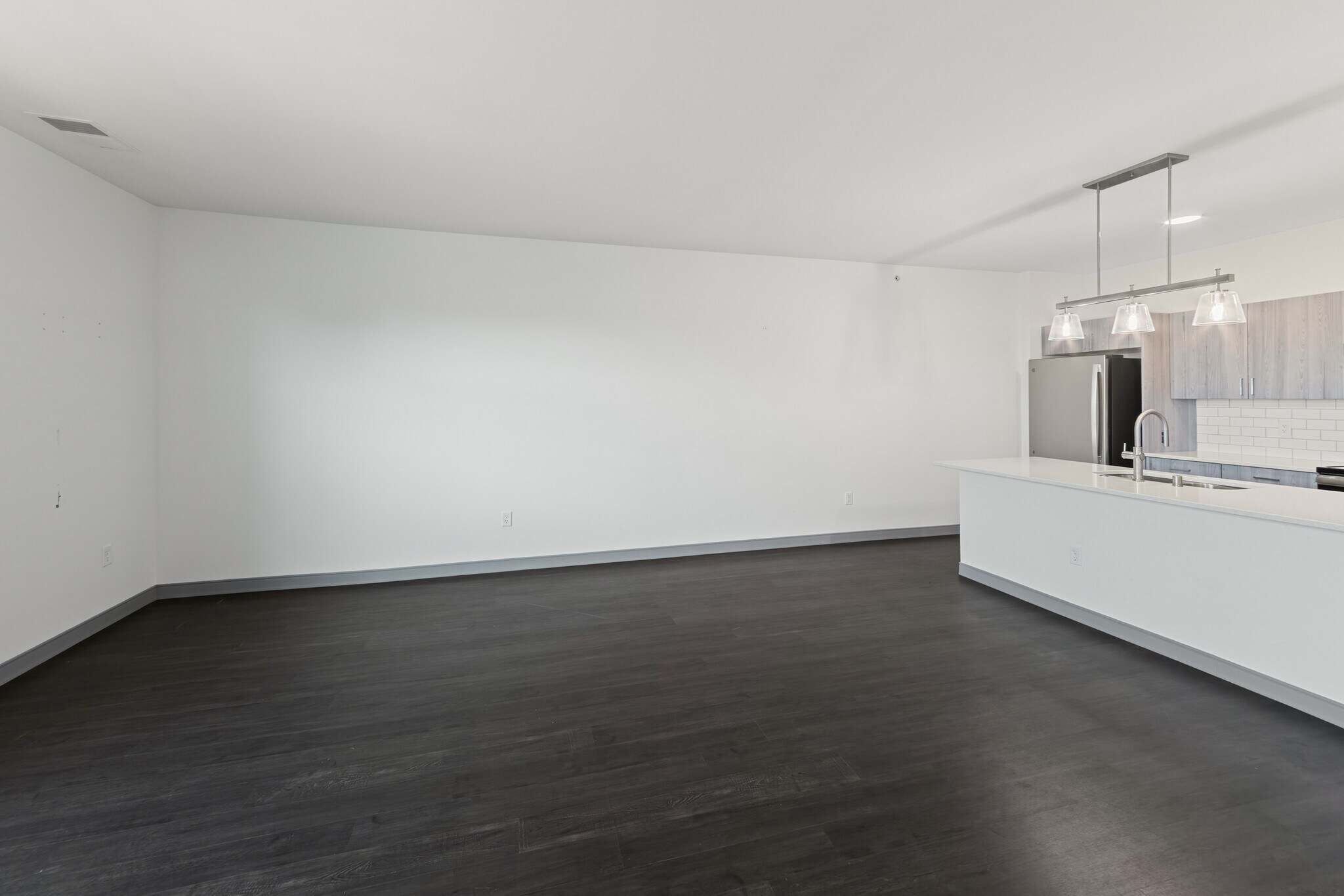 Building Photo - 2420 E Capitol Dr