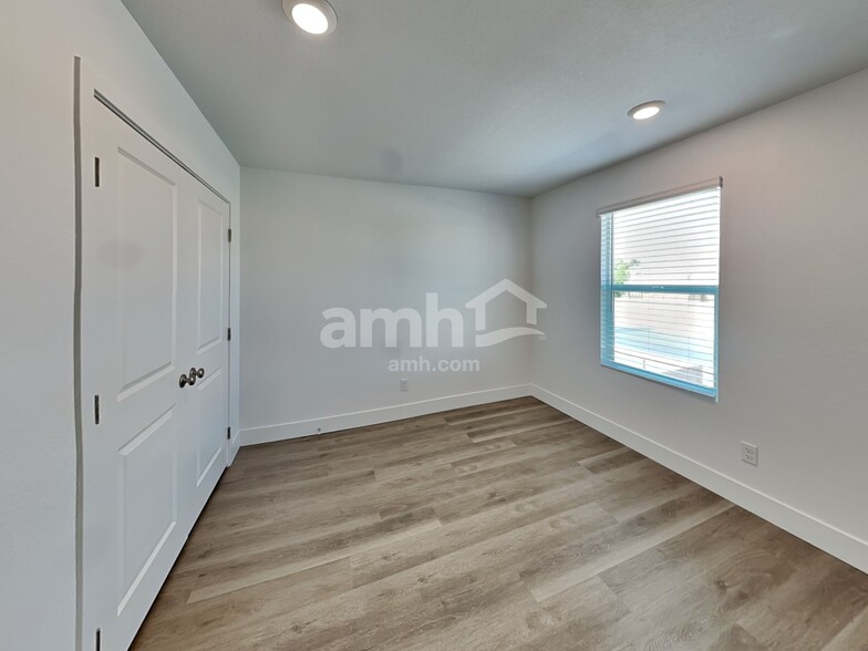 Building Photo - 9248 River Owl Ct