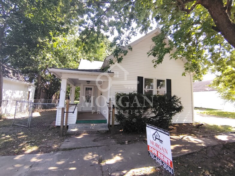 Building Photo - 414 Delaware St