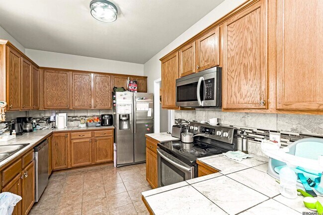 Building Photo - 23592 Country Manor Ave