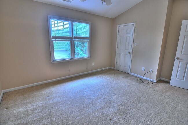 Building Photo - Light, Bright Governor's Village Townhome
