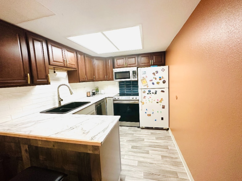 Building Photo - 9260 SW 146th Terrace