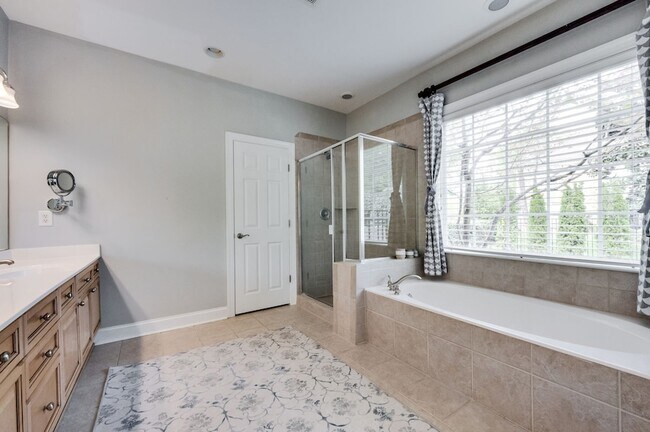 Building Photo - 2005 Daylily Dr