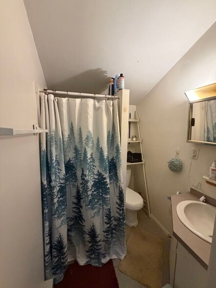 Building Photo - 748 Calef, 3