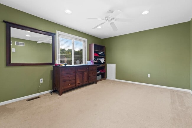 Building Photo - 6710 Westpointe Dr