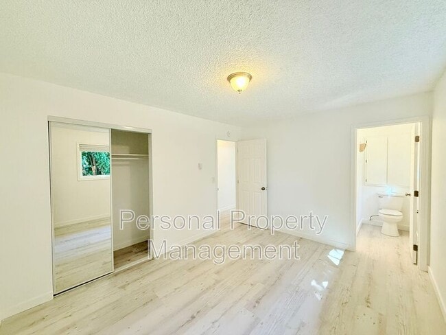 Building Photo - 7415 NE 61st Ave
