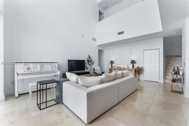 Building Photo - 950 Brickell Bay Dr
