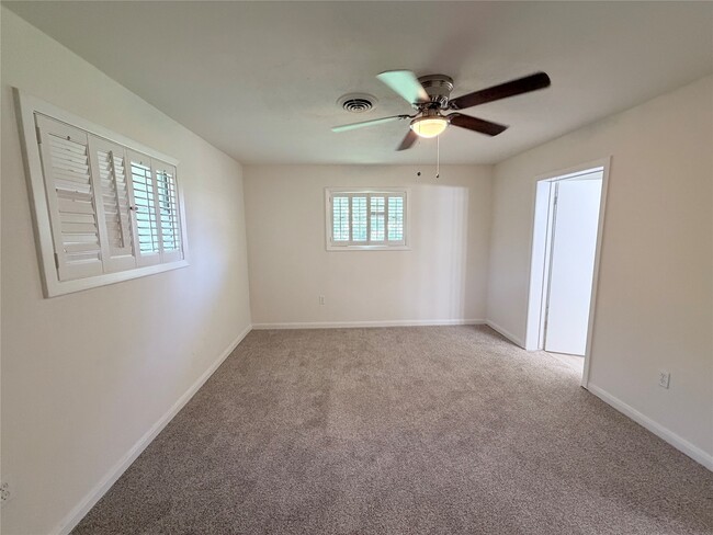 Building Photo - 807 W Murrill Ave