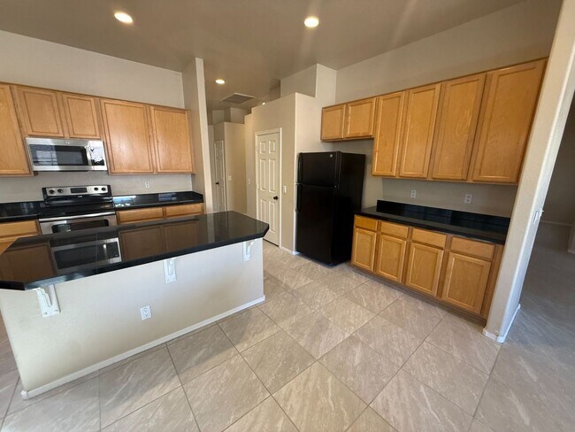 Building Photo - 3260 E Isabella Ave