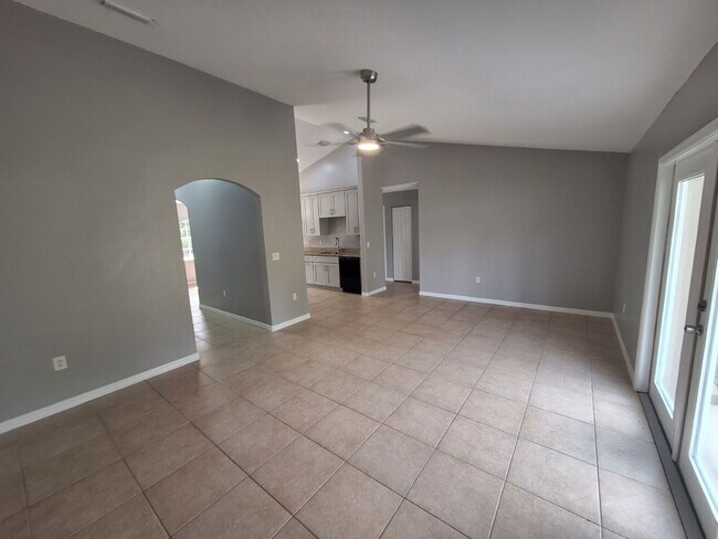 Building Photo - 3/2 Annual Rental Near Atwater Elementary School