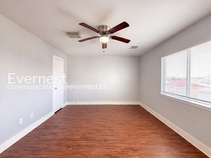 Building Photo - 1043 Grassy View Dr